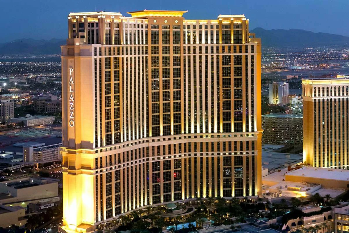 What is the largest hotel in the United States?