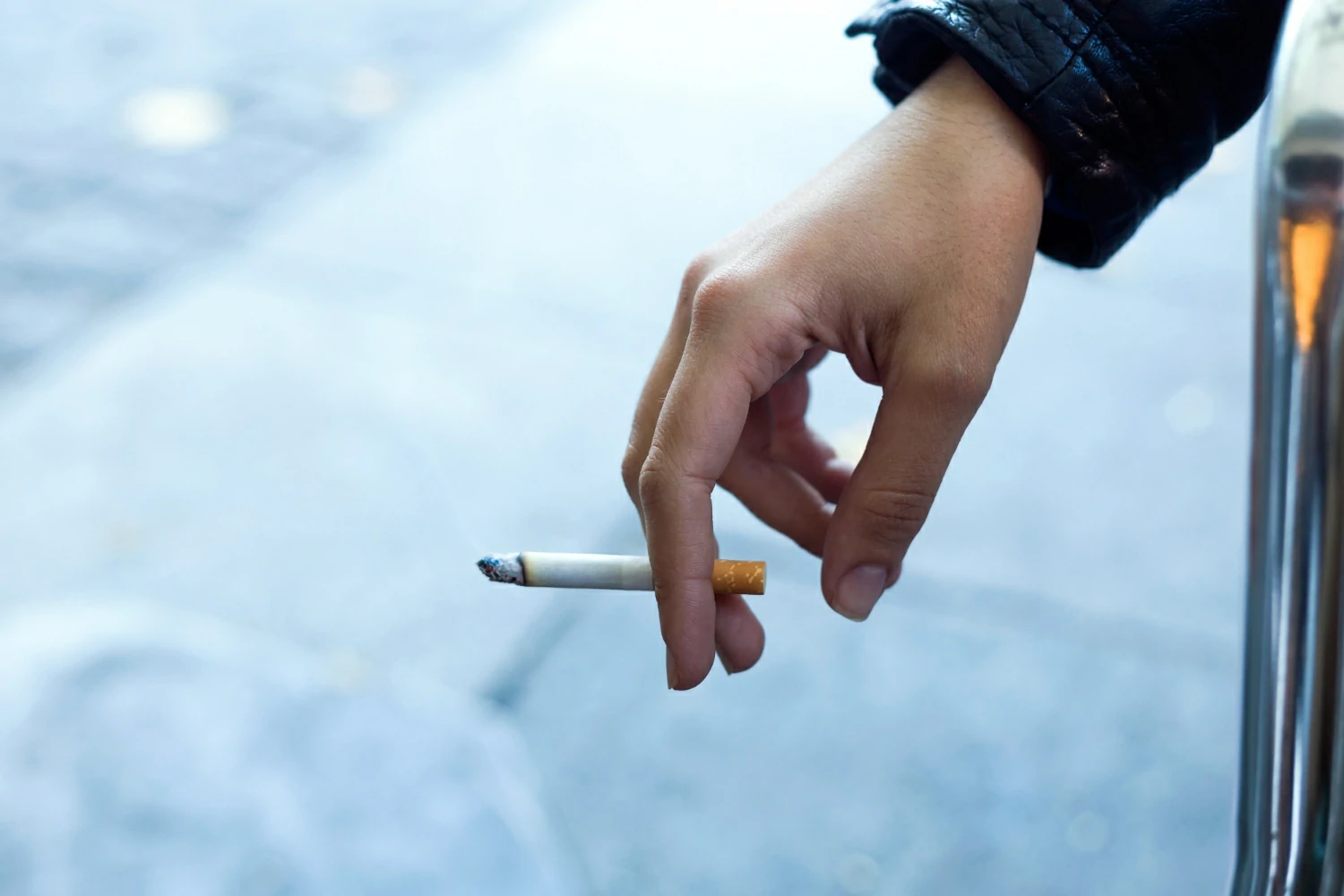 How to smoke in a hotel bathroom without it smelling