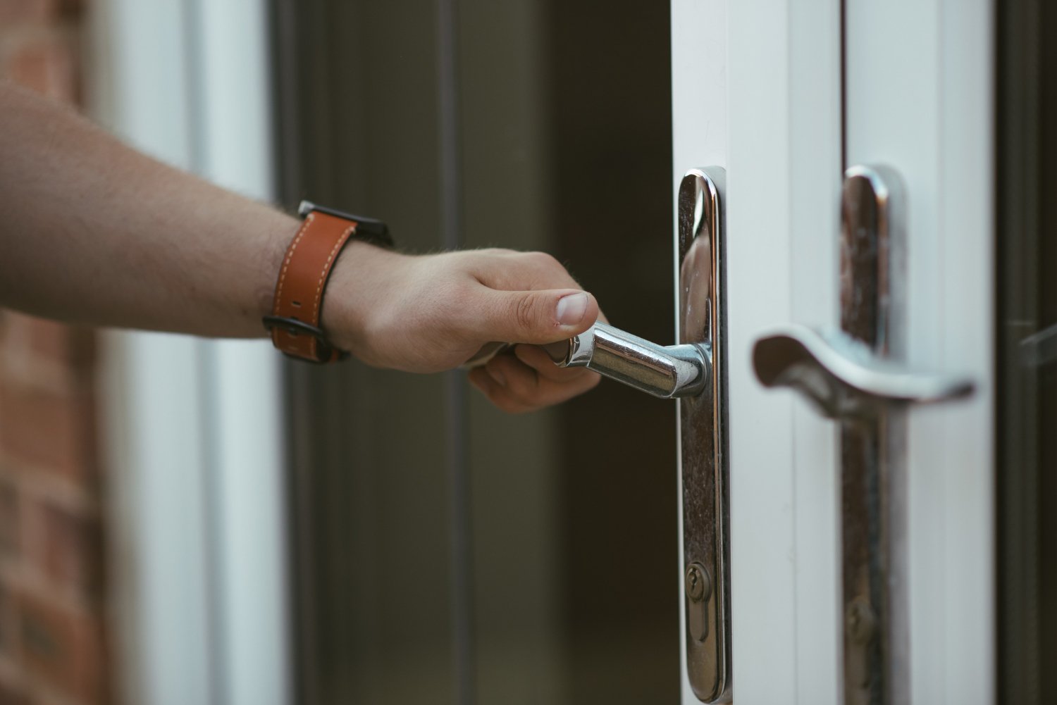 Do Hotel Doors Lock Automatically