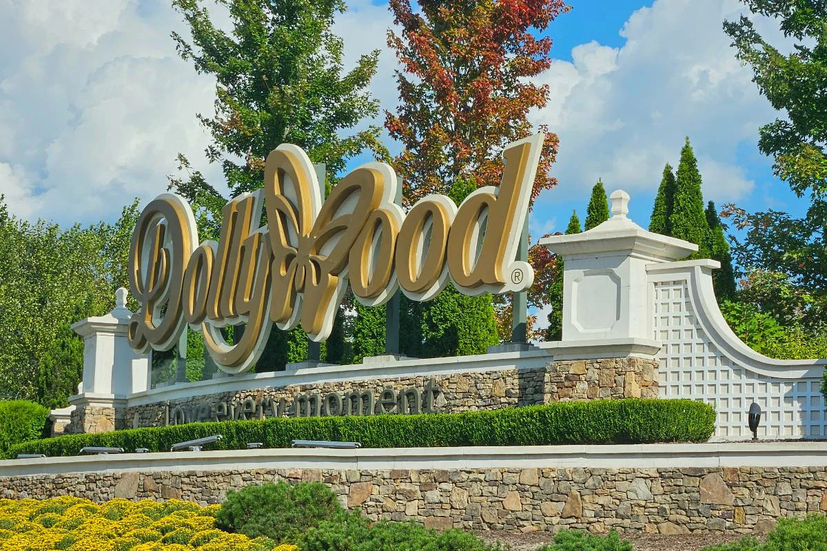 Why Dollywood Is Better Than Any Other Theme Park?