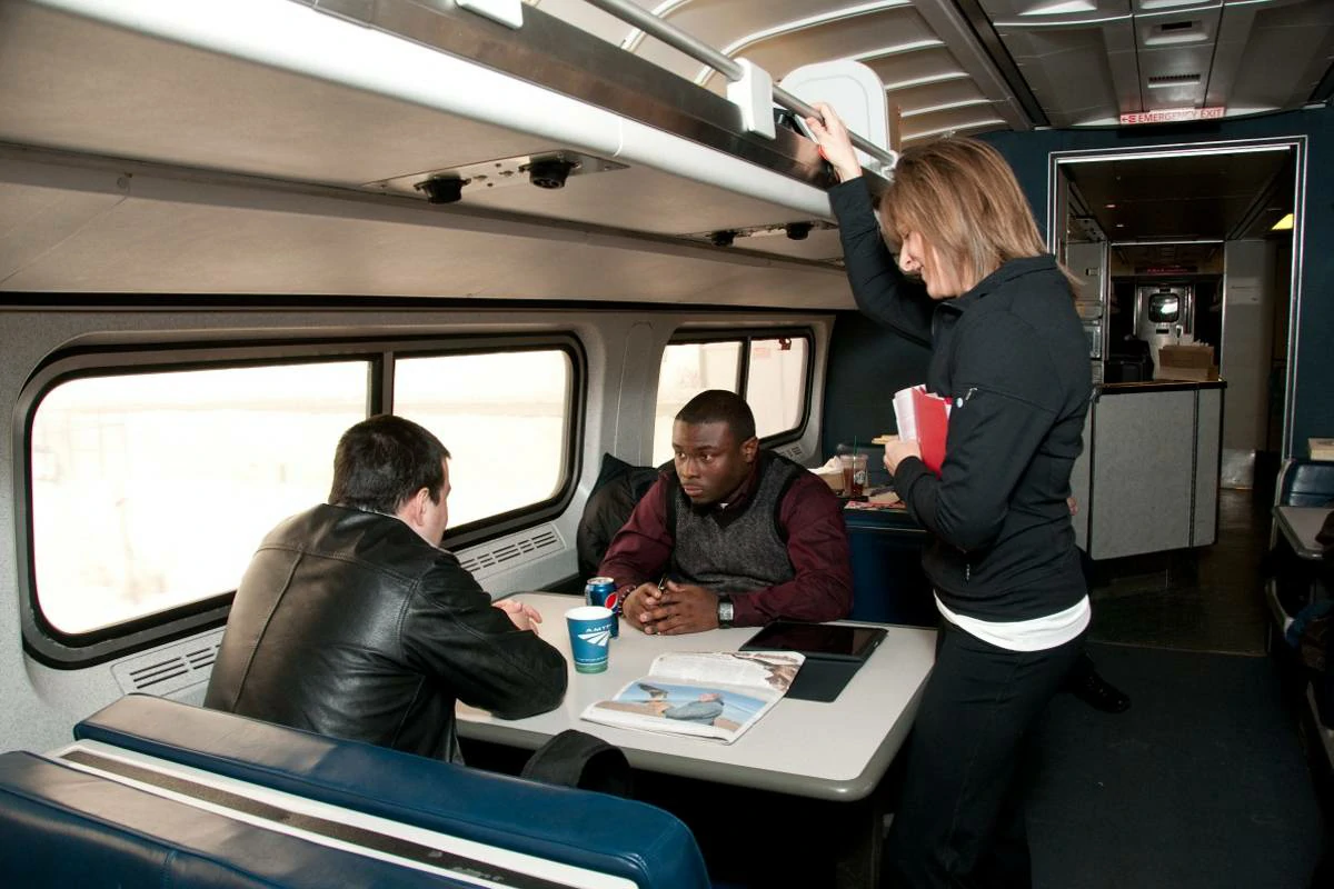 Can You Bring Food or Alcohol on Amtrak?