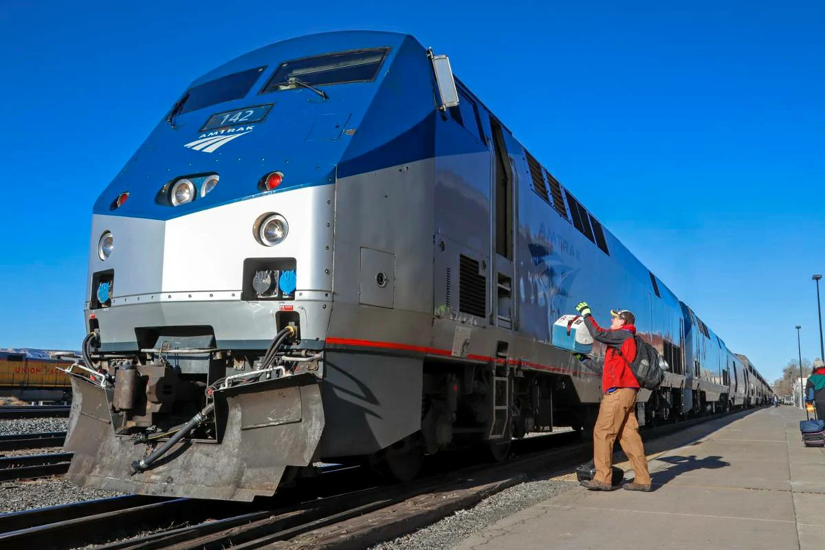 Can You Bring Food or Alcohol on Amtrak?