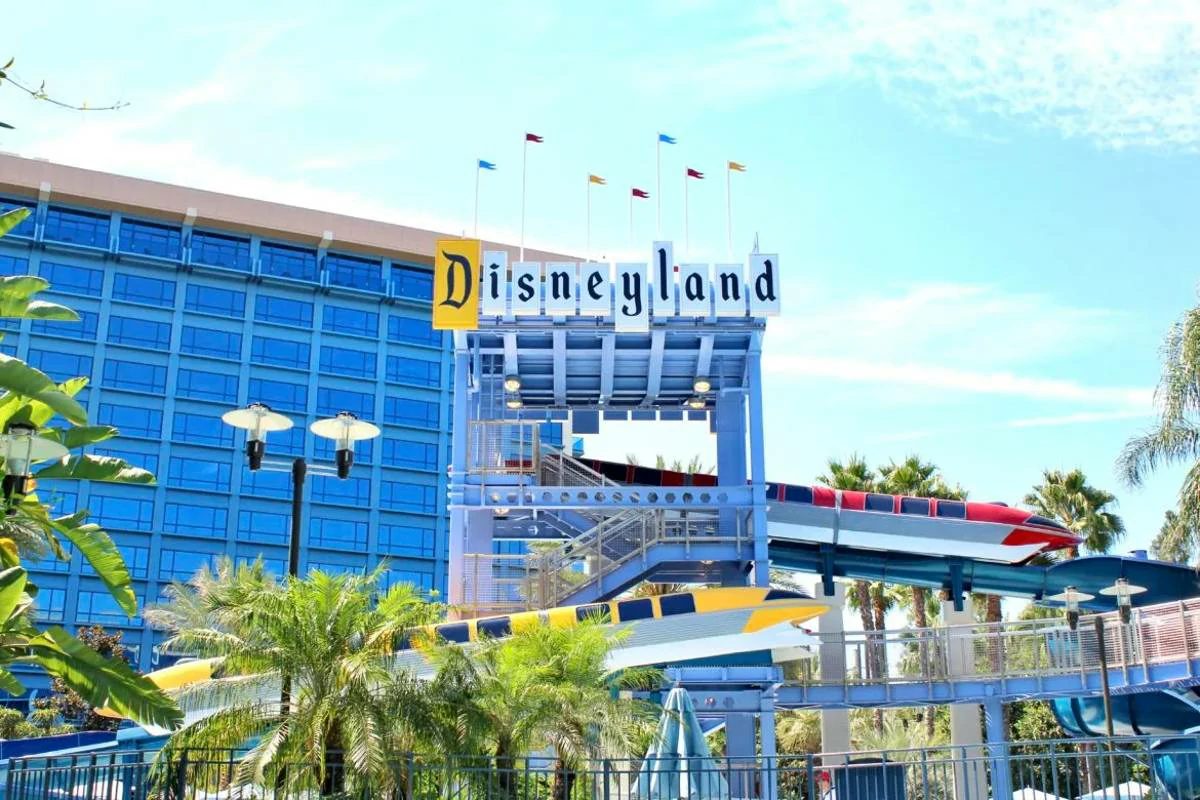 Disneyland Hotel vs Grand Californian